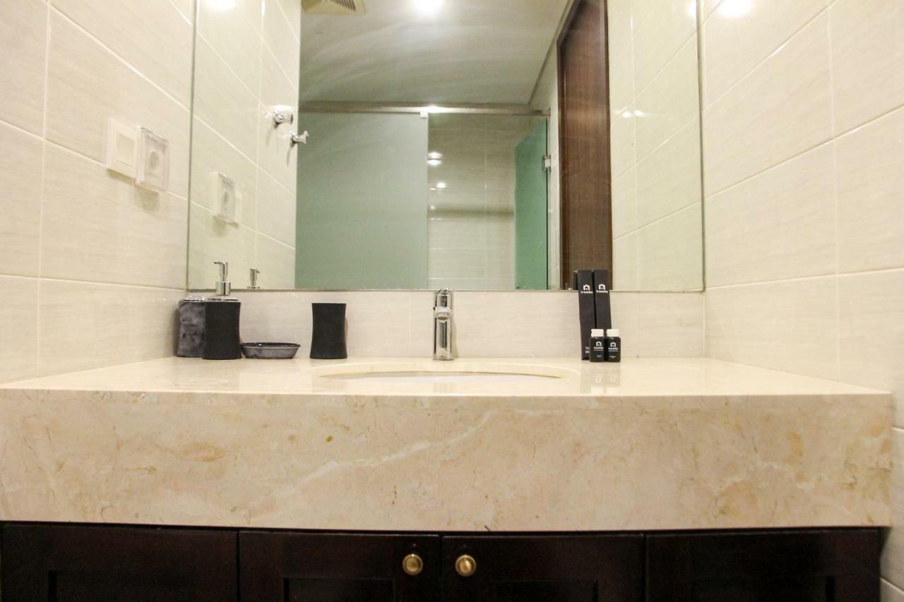 Elegant 1Br Kemang Village Apartment By Travelio جاكرتا المظهر الخارجي الصورة